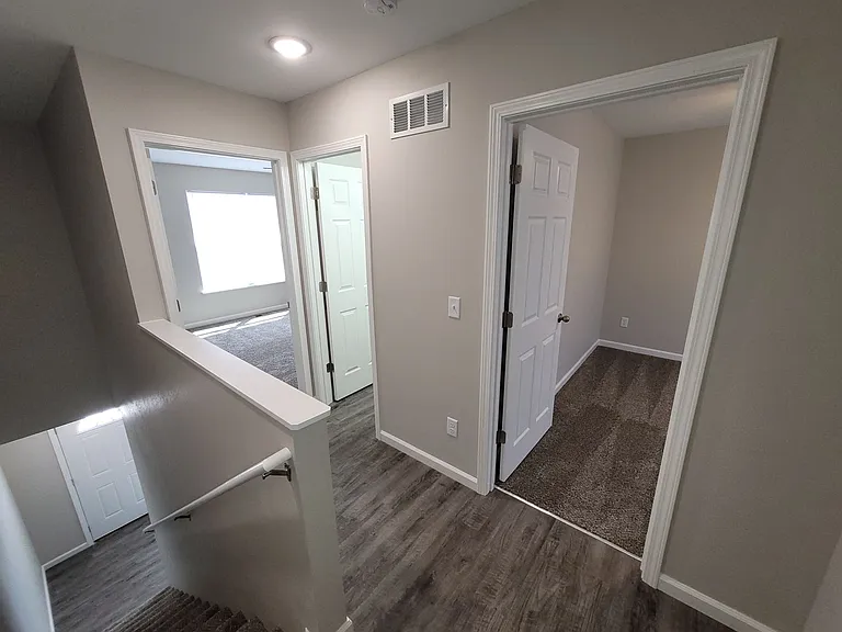 Creekside Apartments — Photo 11