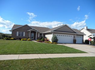 2460 Prairie Flower Ln, De Pere, WI 54115