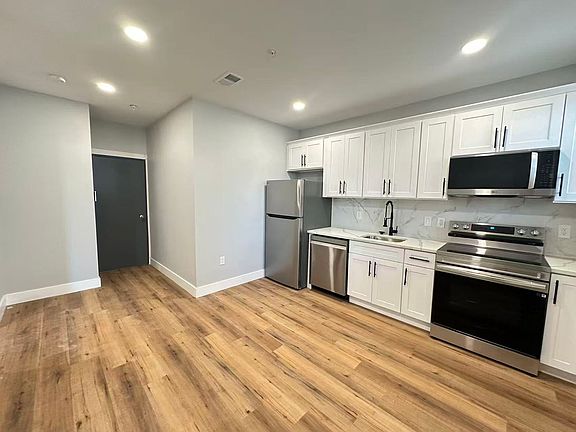 5th image of 29 S 2nd St #401