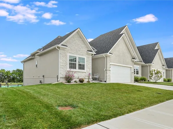 814 NE Algonquin St Unit A, Lees Summit, MO 64064