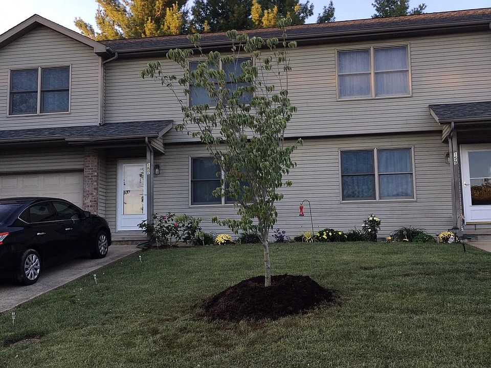 For rent - 157 Willow CT. (left of pic)