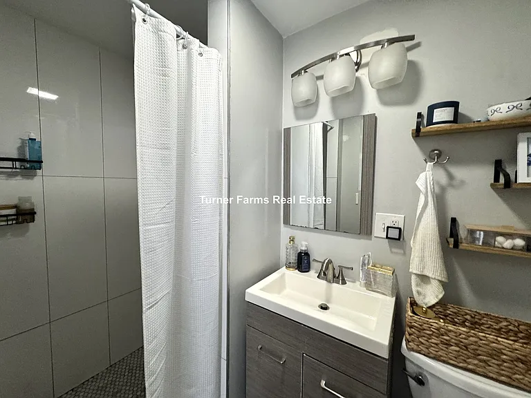 94 E Cottage St #3R — Photo 13