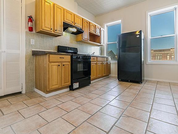 2nd image of 614 Bramhall Ave #C