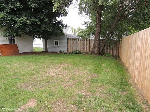 5th image of 1253 Oaklawn St NE