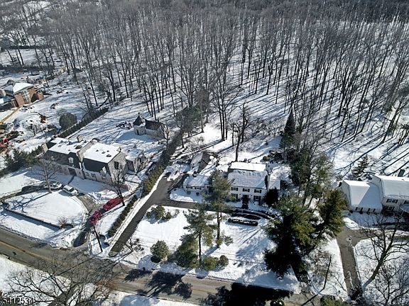 3rd image of 83 Devon Rd