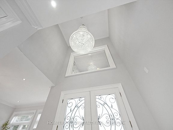 5th image of 24 Cedar Brae Blvd