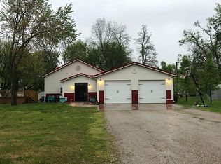 17 W 7th St, Adrian, MO 64720