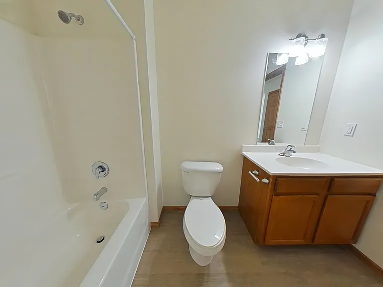 Eagle Point Apartments — Photo 20