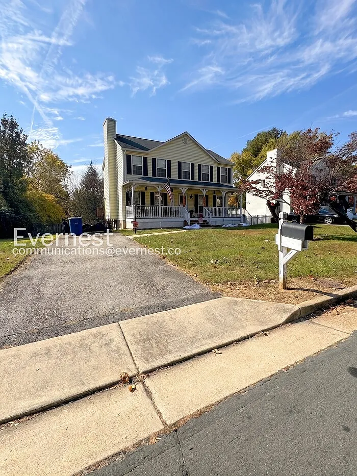 4 bed, 3.5 bath, 2565 sqft, $3,200 — Photo 2
