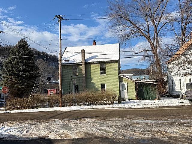 2nd image of 7 Hemlock St #9