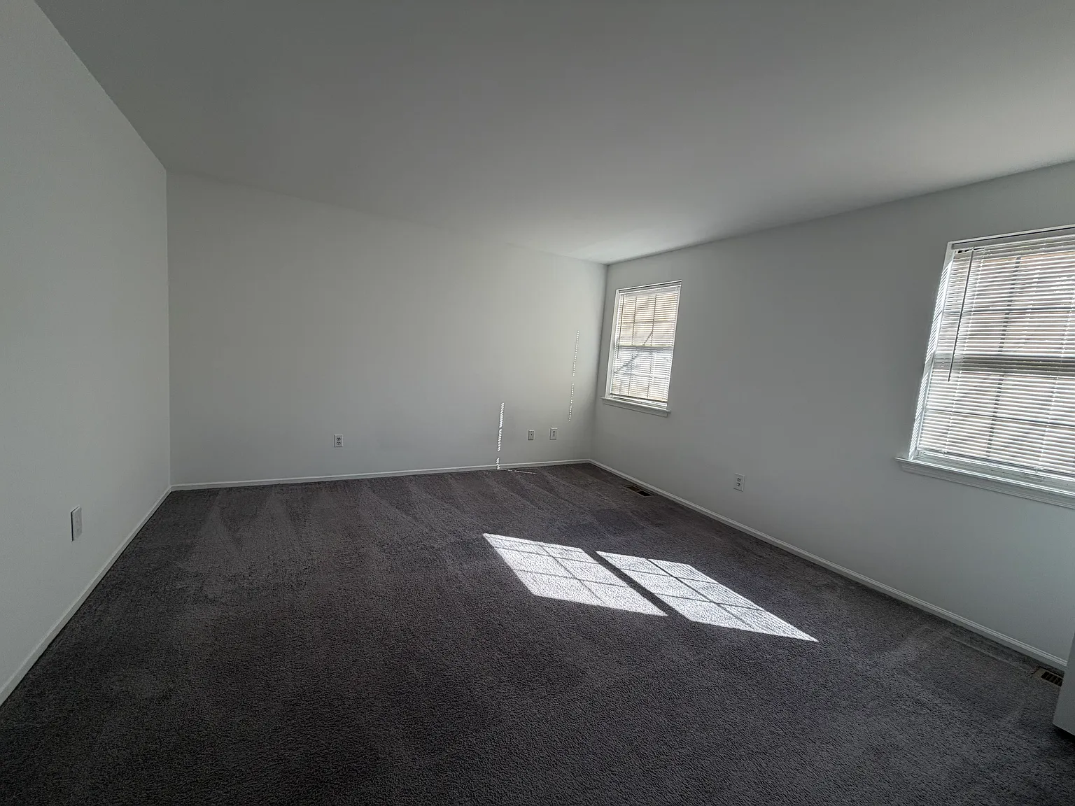2 bed, 1060 sqft, $1,800 — Photo 2