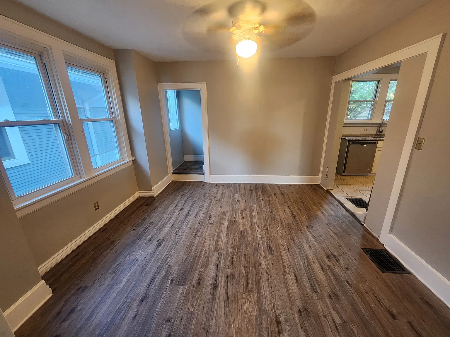 3 bed, 1050 sqft, $1,800 — Photo 2