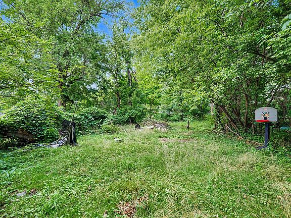 5th image of 2109 Briar Pl