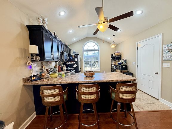 5th image of 313 N Abbey Way