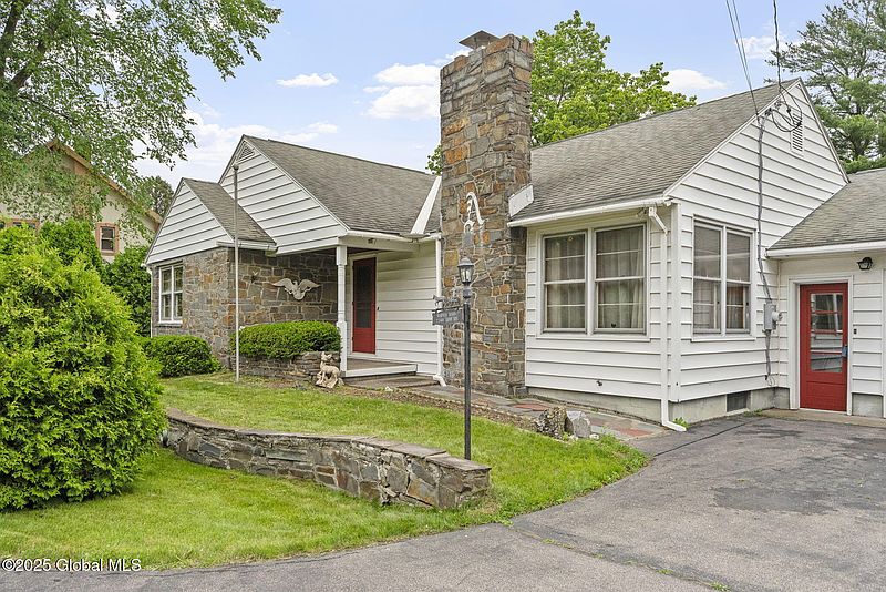 2nd image of 2749 Troy Schenectady Road
