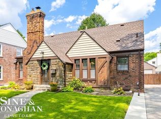 406 Lothrop Rd, Grosse Pointe Farms, MI 48236