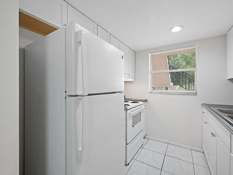 1767 Leo Ln S — Photo 12