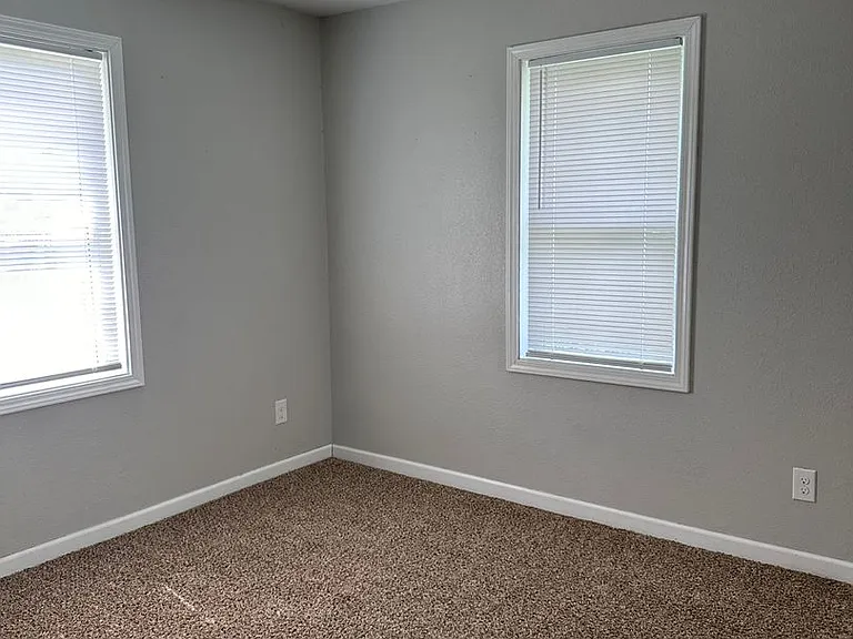 2211 S Sergeant Ave — Photo 5