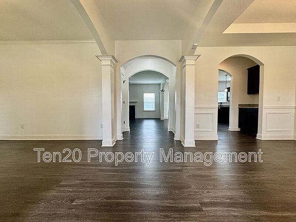 2nd image of 5037 Lexington Ln