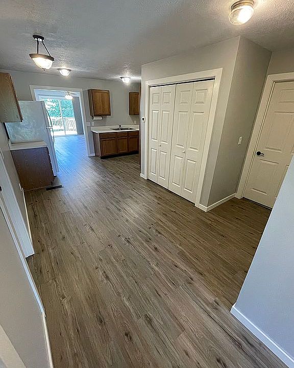 1st image of 1907 Oak Dr #A & B