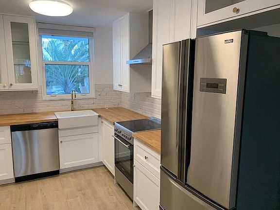 4th image of 917 N Flagler Dr APT 212