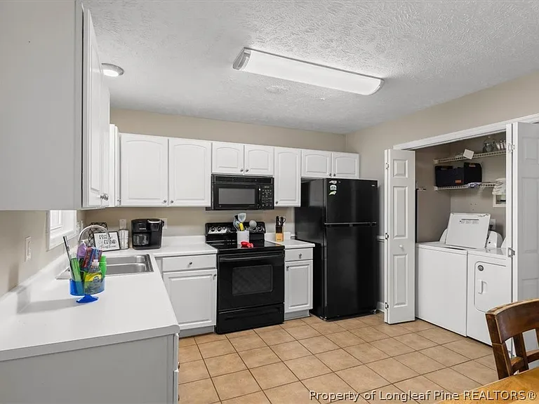 421 Cityview Ln — Photo 20
