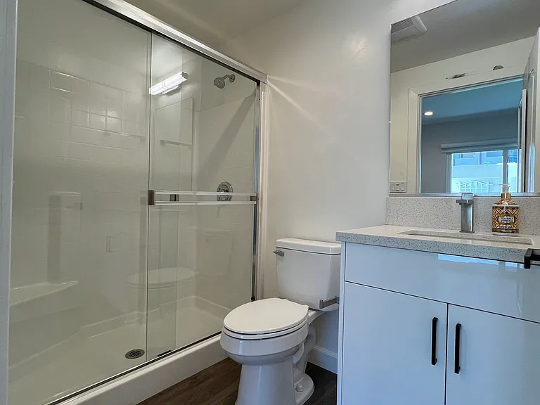 926 Warwick Ave — Photo 6