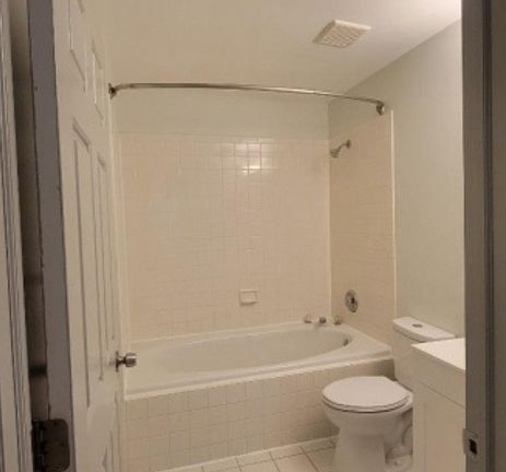 3rd image of 1076 Oakcroft Ln