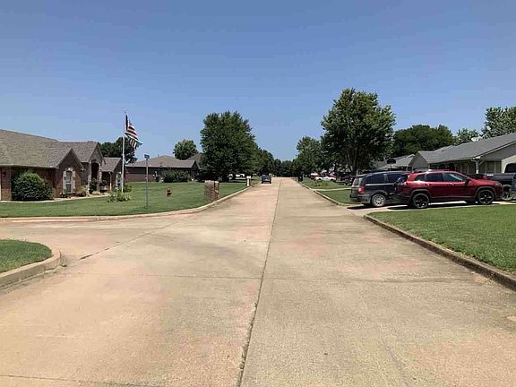 3rd image of 903 Aspenwood St