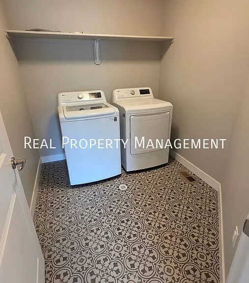 1223 E Esty Dr — Photo 21