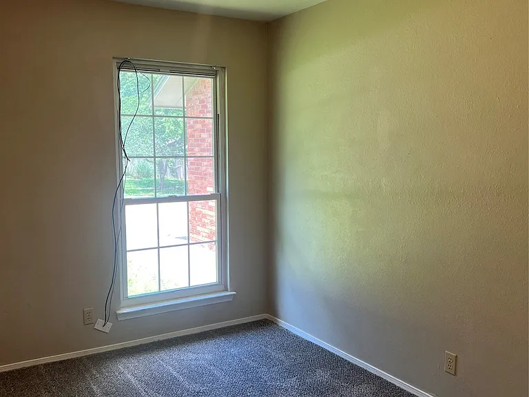 1105 W Fredericksburg St — Photo 10