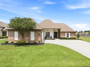 13383 Williamsburg Dr, Walker, LA 70785