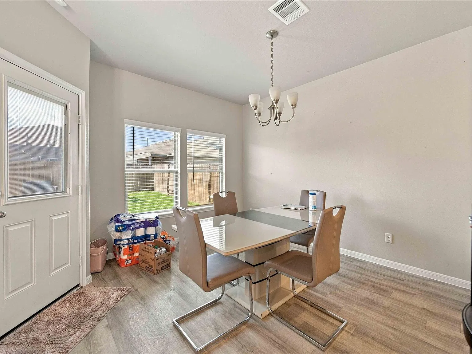 3 bed, 2.5 bath, 1787 sqft, $2,250 — Photo 3