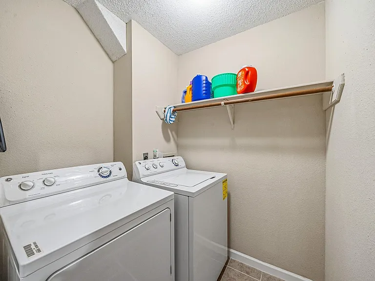 9915 Villa Verde Dr — Photo 20
