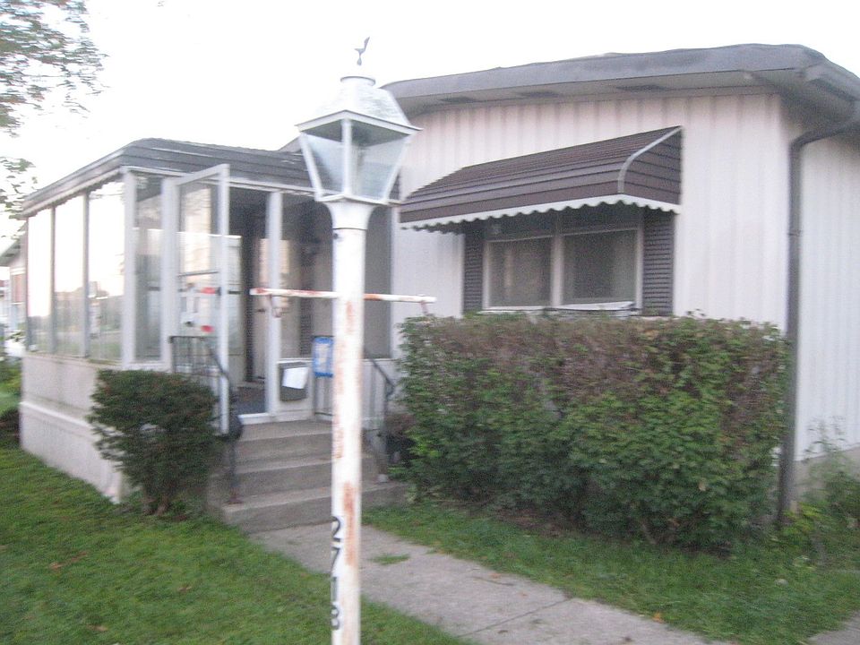 1st image of 2713 Echo Ln