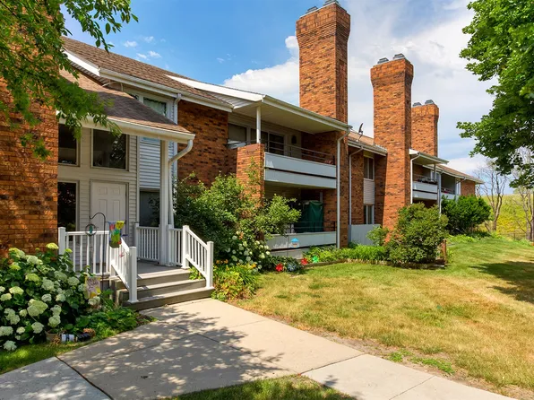 1100 50th St Unit 1205, West Des Moines, IA 50266