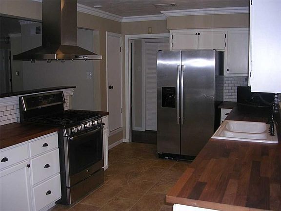 3rd image of 2626 Materhorn Dr