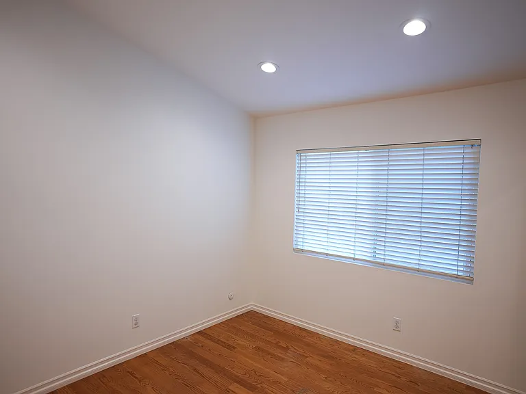 18129 Hatteras St — Photo 25
