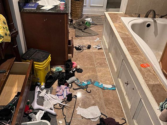 3rd image of 938 Sherwood Cir