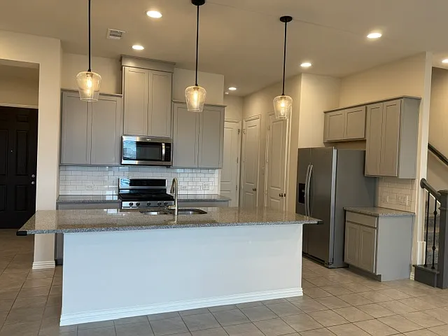 3 bed, 2.5 bath, 1921 sqft, $3,000 — Photo 4