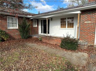 202 Irene Cir, Hurricane, WV 25526