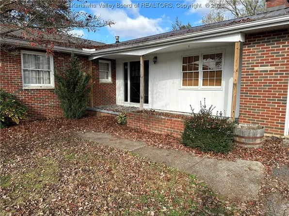 202 Irene Cir, Hurricane, WV 25526