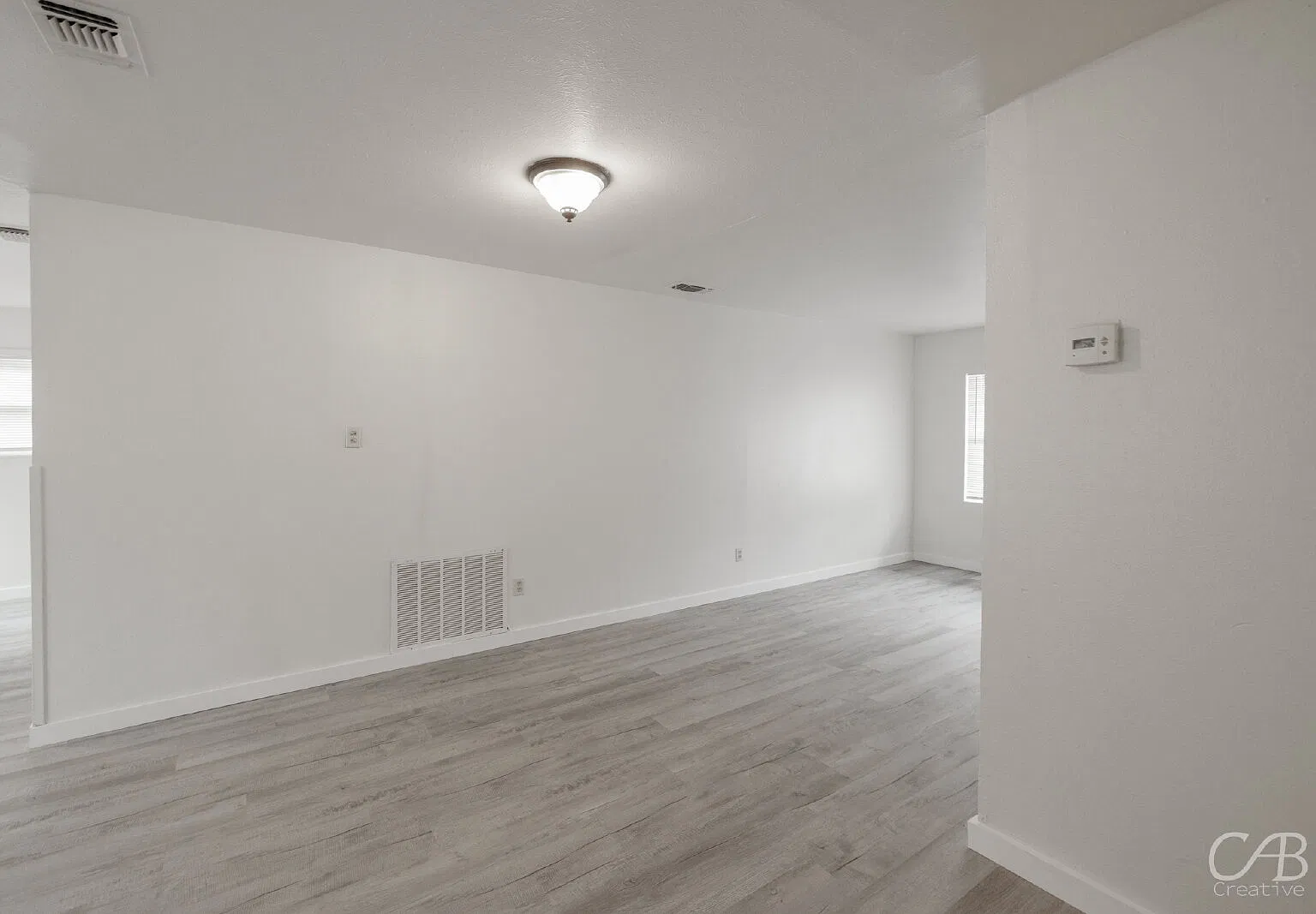3 bed, 1.0 bath, 998 sqft, $1,895 — Photo 3