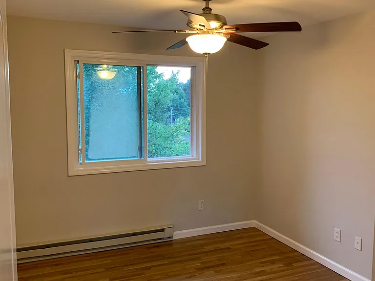 100 Wood Ave #4 — Photo 8