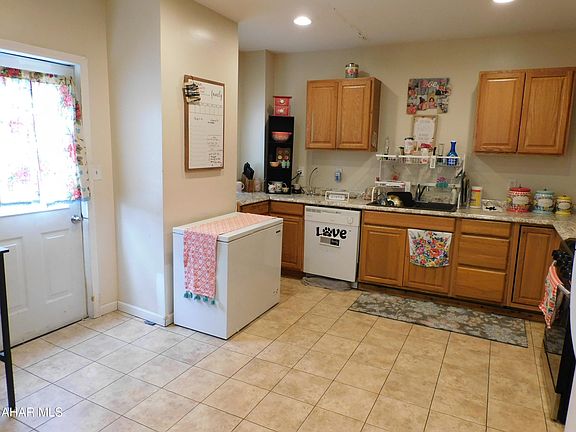 5th image of 2108 W Chestnut Ave