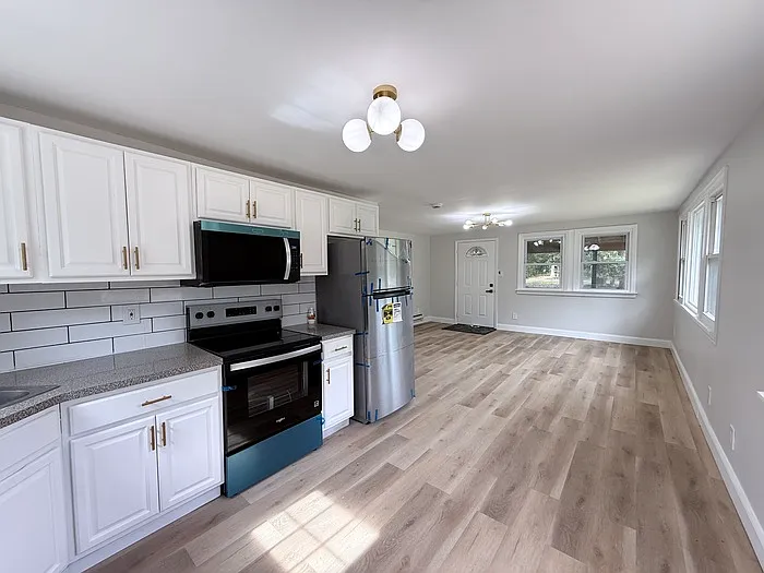 3 bed, 1.0 bath, $2,850 — Photo 4