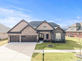 7539 Flint Crossing Cir, Owens Cross Roads, AL 35763