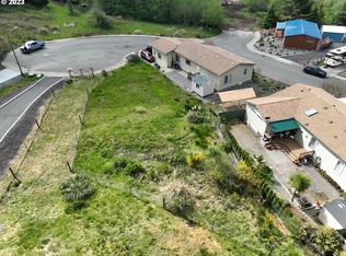 580 Meadow Ln, Brookings, OR 97415