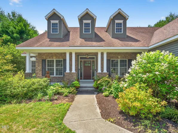 22 Cygnet Circle, Saratoga Springs, NY 12866