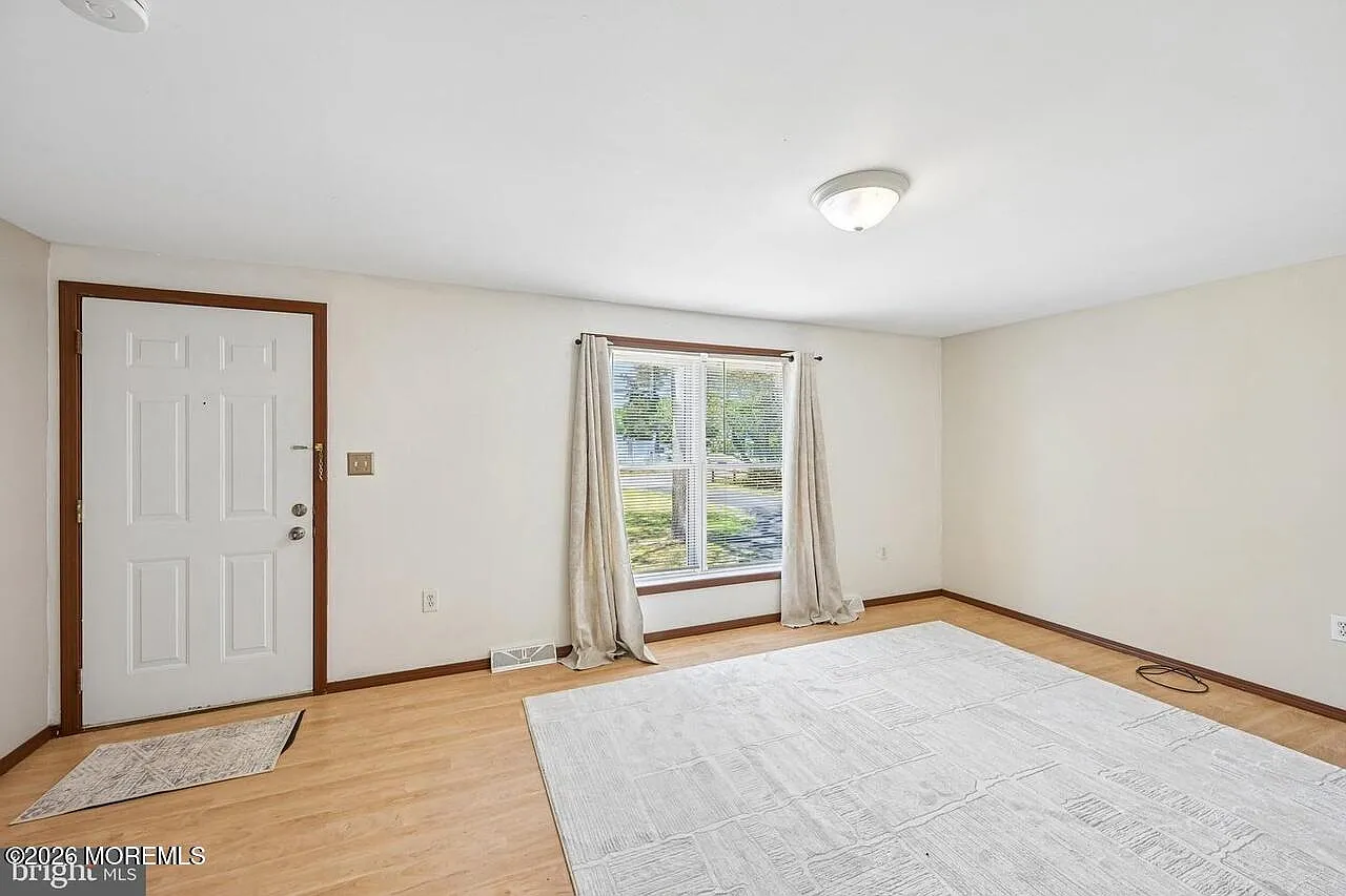 4 bed, 1728 sqft, $1,500 — Photo 4